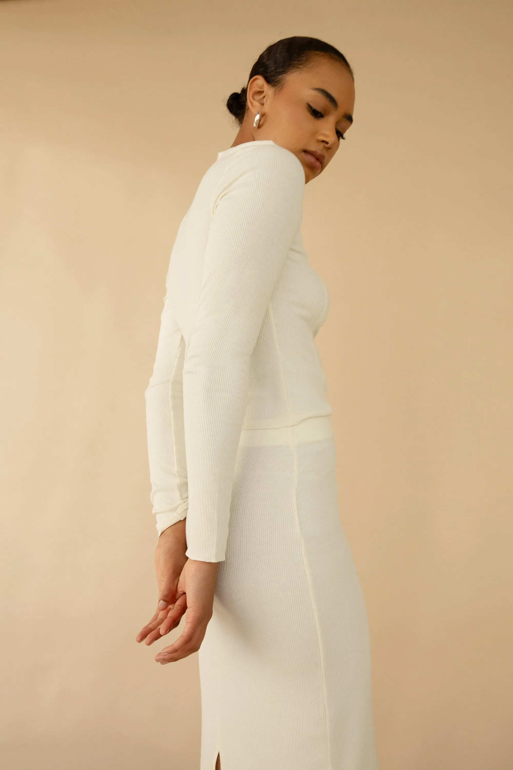 EXPOSED SEAM MOCKNECK TOP