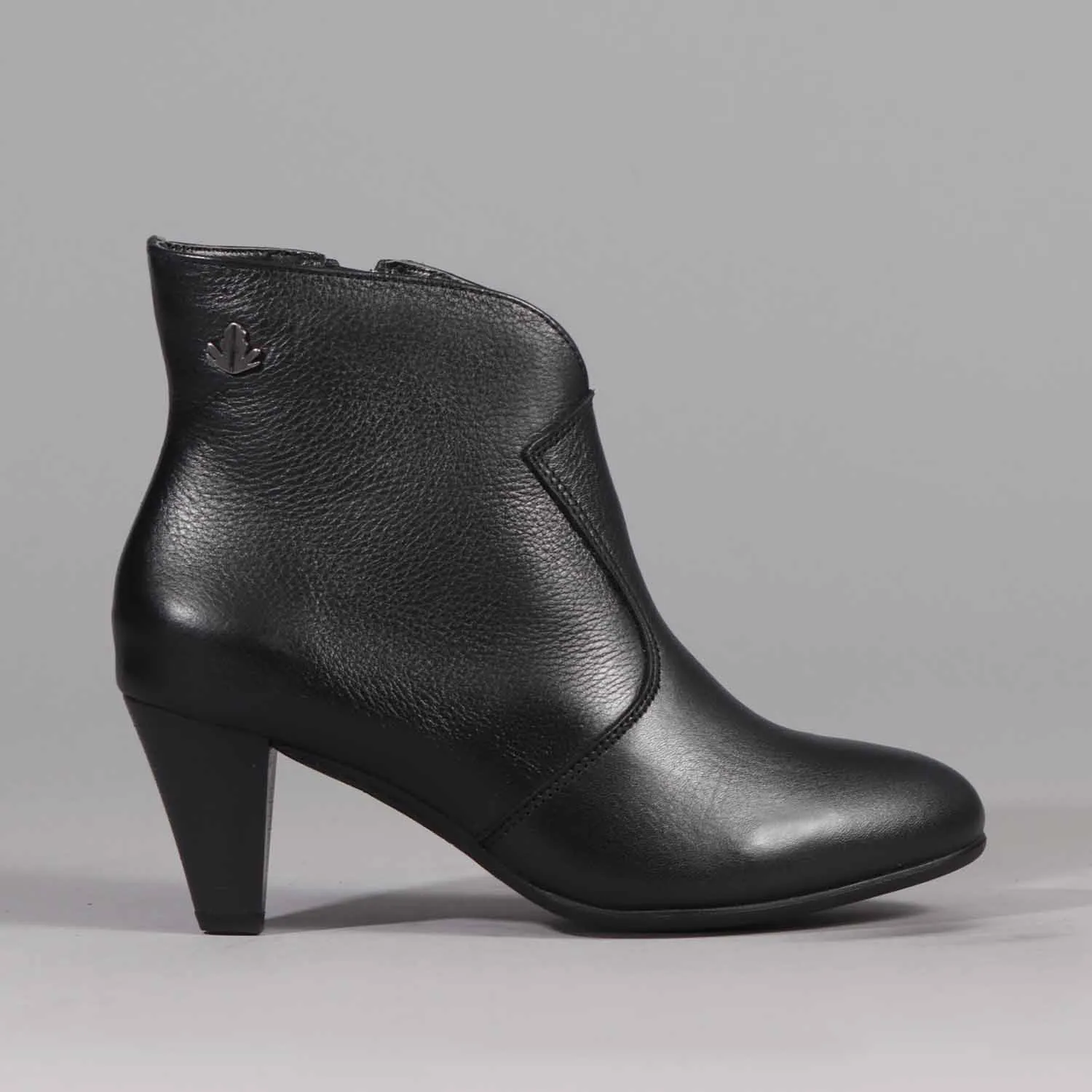 Pointed Ankle Boot in Black - 12528